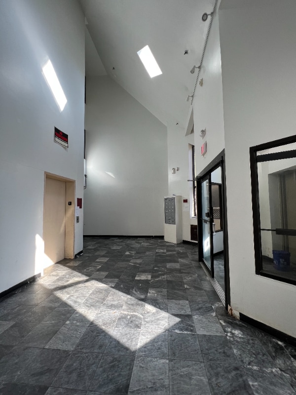 Building Photo - 183 Livingston Pl