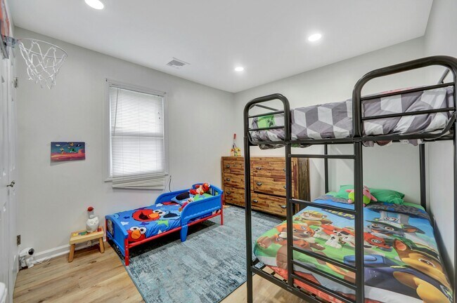 Building Photo - 167 Rockwood Pl