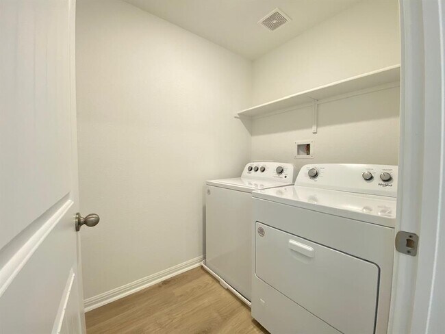 Building Photo - 209 Saide St