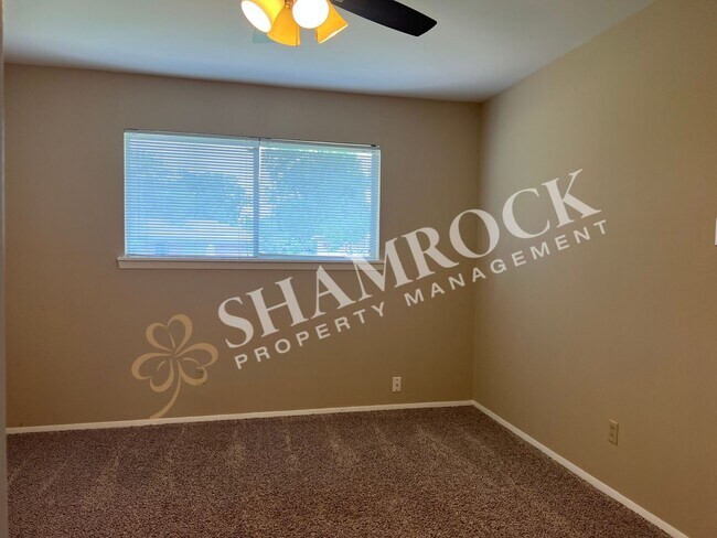 Building Photo - Woodway Home