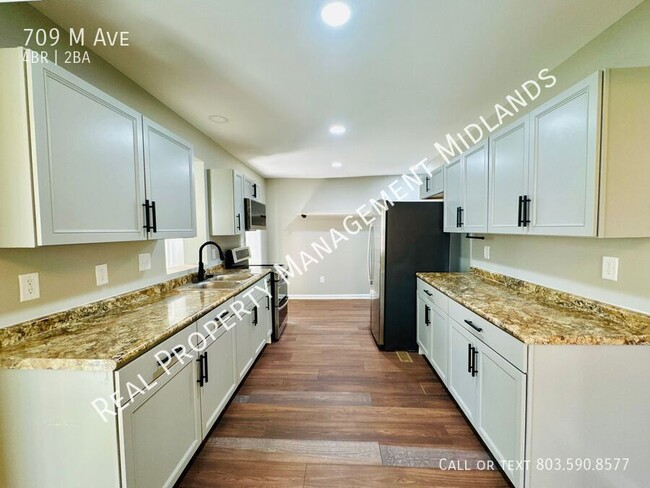 Building Photo - 709 M Ave