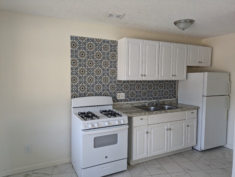 Building Photo - 7002 Linda Vista Rd