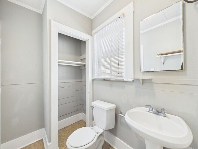 Building Photo - COMING SOON! 1 Bed, 1 Bath Cottage Near UL!