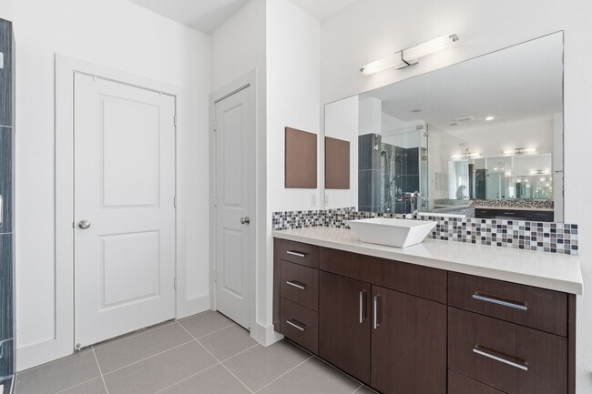 Building Photo - 7239 Laguna Villas