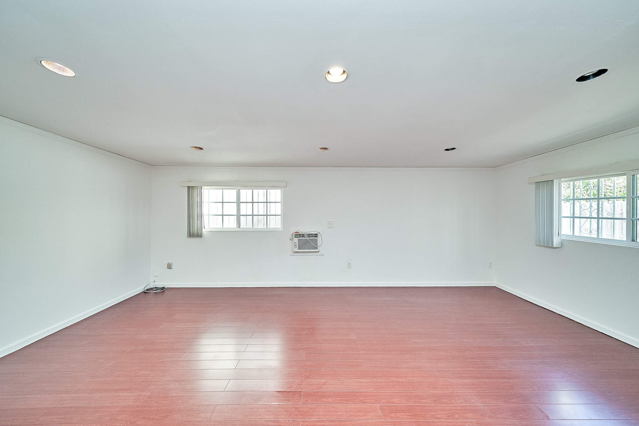 Building Photo - 1447 S Holt Ave