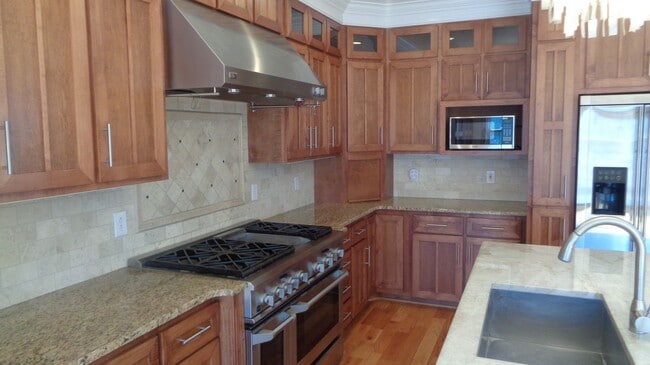 Building Photo - Spacious~Charming~Dilworth! 3800 SF 4 Beds 3.5 Baths