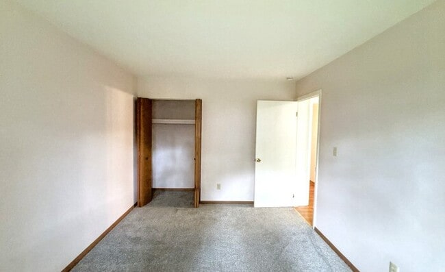 Building Photo - 2324 Woodbrook Cir N