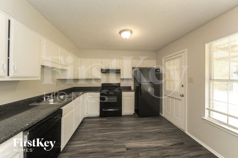 Building Photo - 5848 Hickory Shadow Ln
