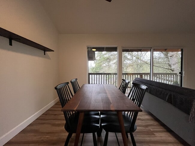 Building Photo - Newly Renovated 1Bd + 1Ba Condo in West Haven-Sylvan! No Stairs, Direct Access, Parking + Pool, S...