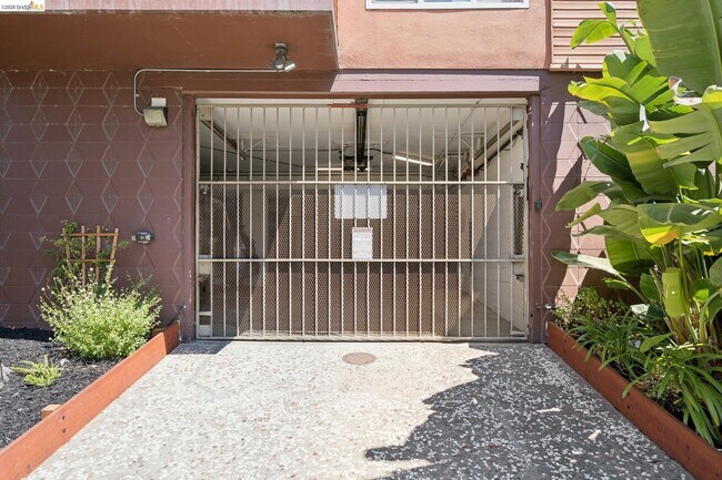 Building Photo - 94 Bayo Vista Ave