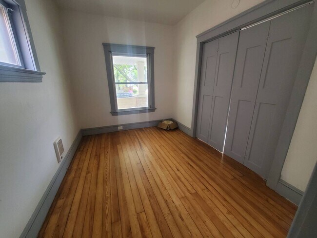 Building Photo - 3594 W 47th St