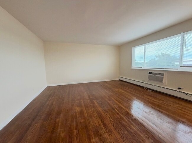 Building Photo - 2033 W 111th St