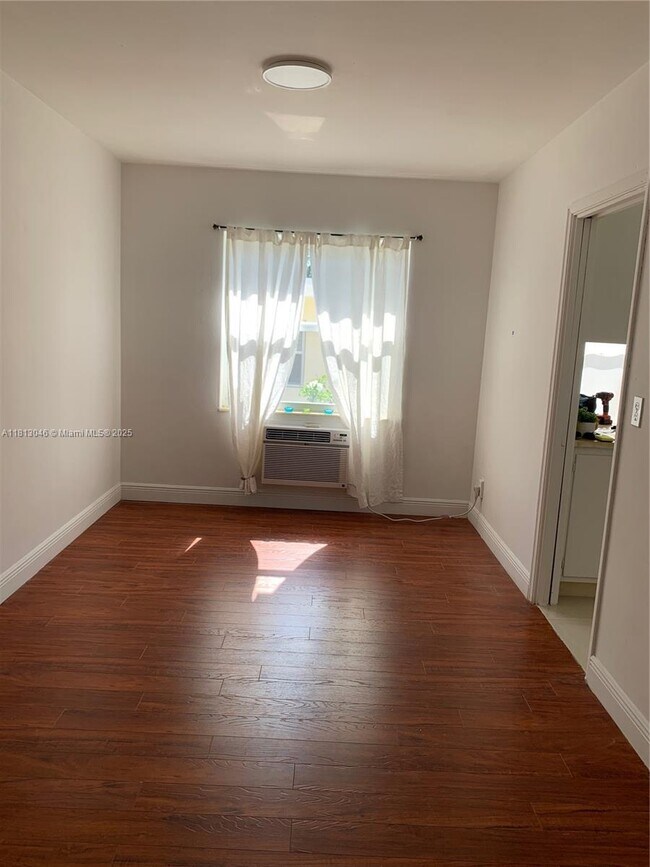 Building Photo - 723 NE 91st St