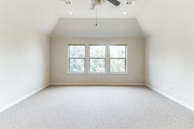 Building Photo - 208 Angus Dr