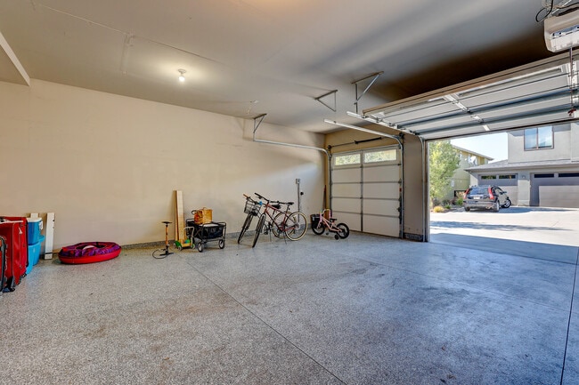 Building Photo - 3045 S Shadywood Way