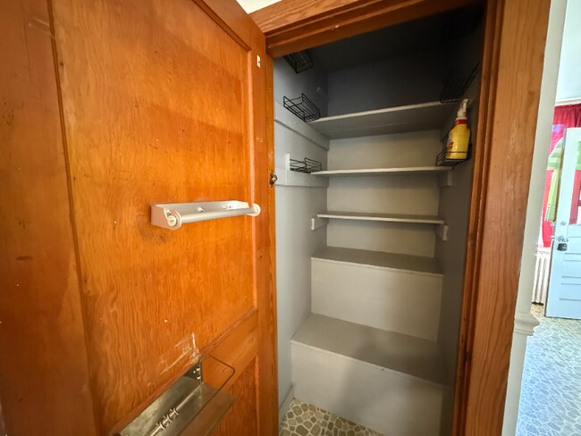 Building Photo - 448 Biddle St