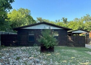 Building Photo - 504 Clover Ct