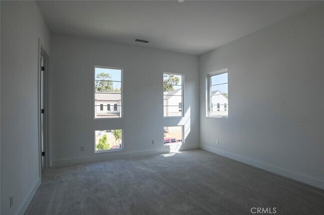 Building Photo - 20552 Edgewood Ct