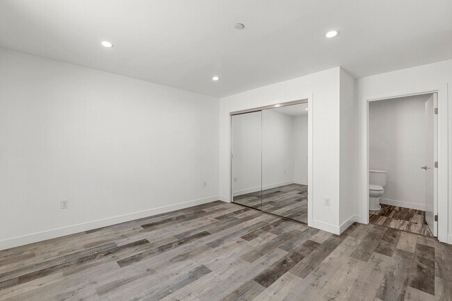 Building Photo - 10853 Hartsook St