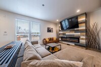 Building Photo - 523 W Vance Dr