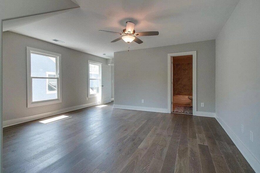 Building Photo - 552 Acklen Park Dr