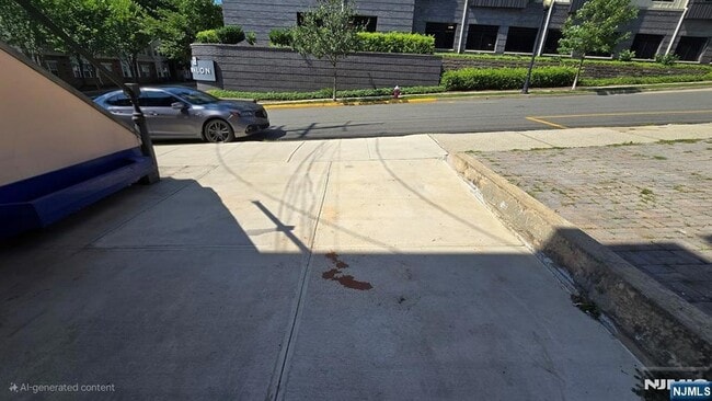 Building Photo - 27 Russell Ave