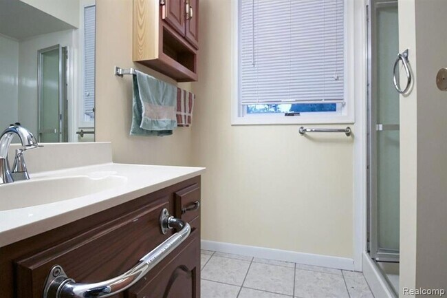 Building Photo - 734 N Monroe St