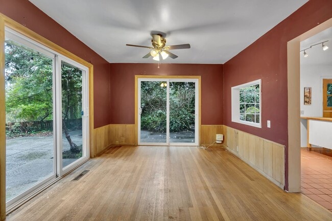 Building Photo - 4 Bed 2.5 Bath available in Kirkland