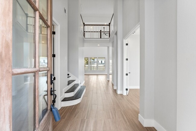 Building Photo - 7007 Longmire Cir