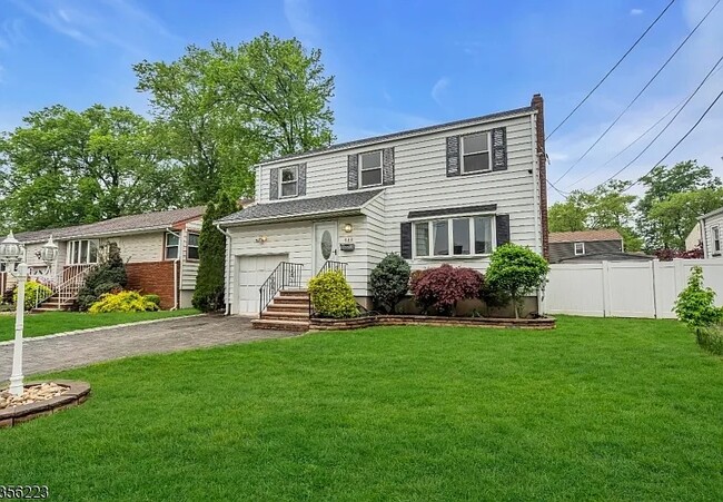 Building Photo - 548 Birchwood Rd