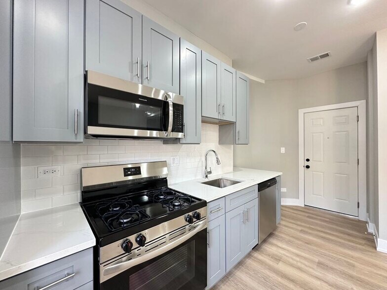 Building Photo - 443 W Belden Ave