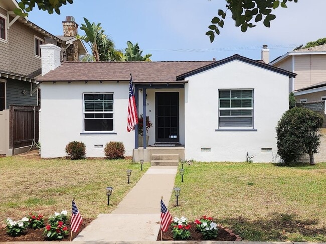 Building Photo - Coronado: Charming 2bd/1ba Village House w...