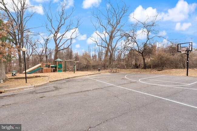 Building Photo - 7651 Tremayne Pl