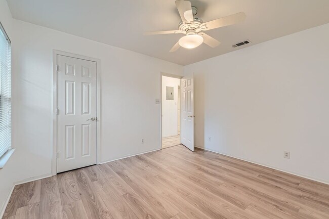 Building Photo - 5106 Orleans Court