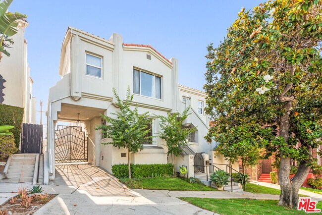 Building Photo - 1121 S Orange Dr