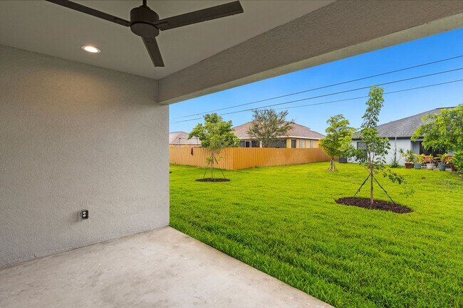 Building Photo - 2023 Duplex All tiled - 3 Bedroom Plus Den/2 Bath & 2 car Garage