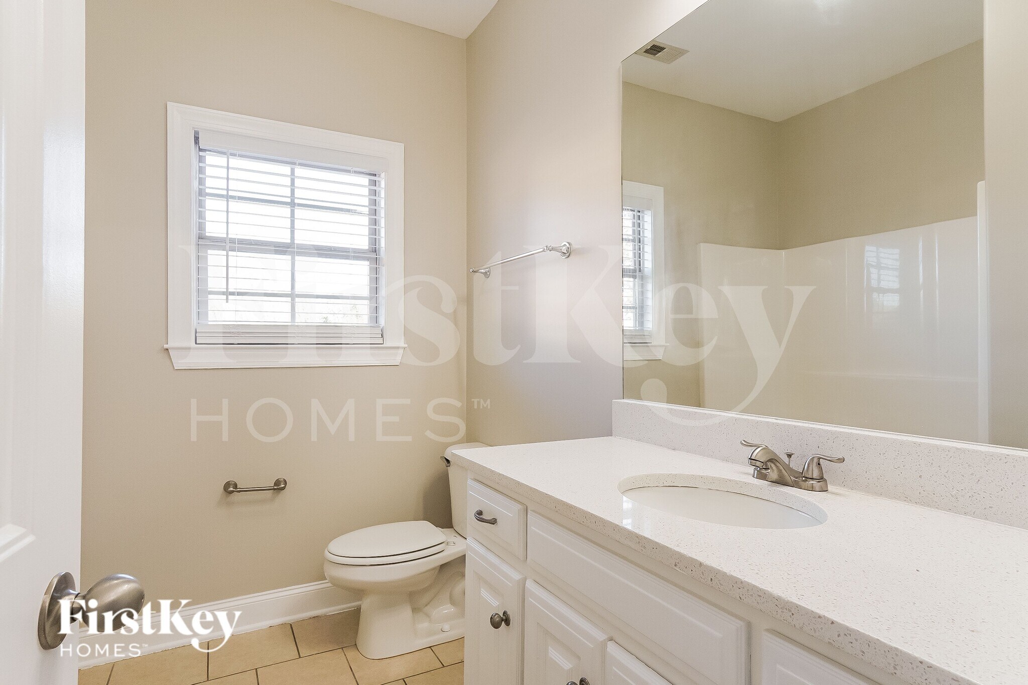 Building Photo - 245 Madison Ln