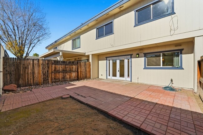 Building Photo - Beautiful 3-Bedroom Townhome in Northern Manor West