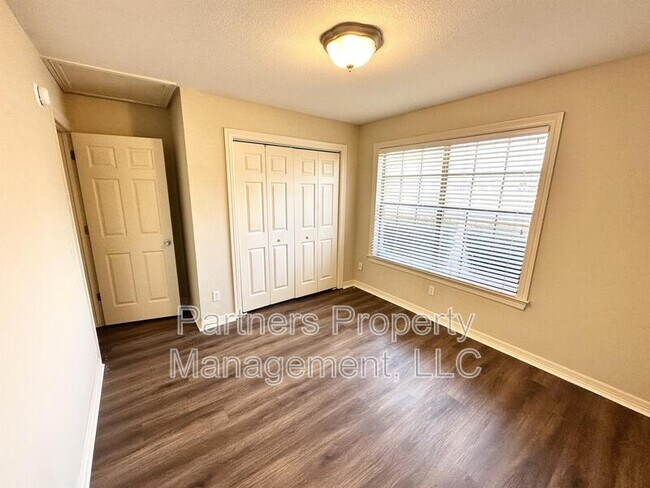 Building Photo - 1112 West Hendrix Street