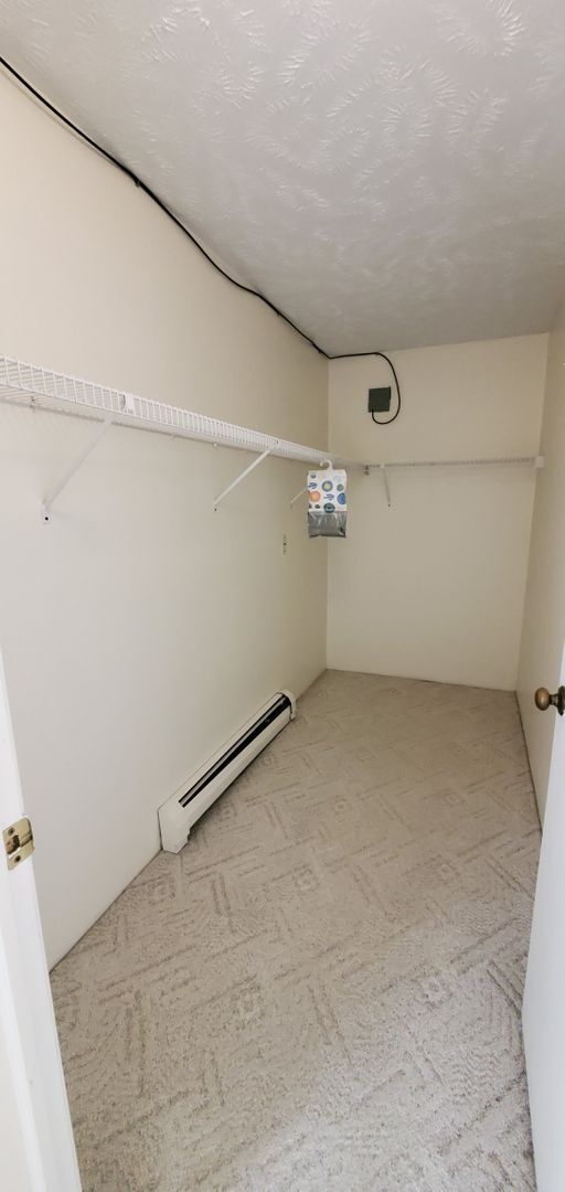 Building Photo - Spacious 3 Bedroom Condo Near Downtown Tra...
