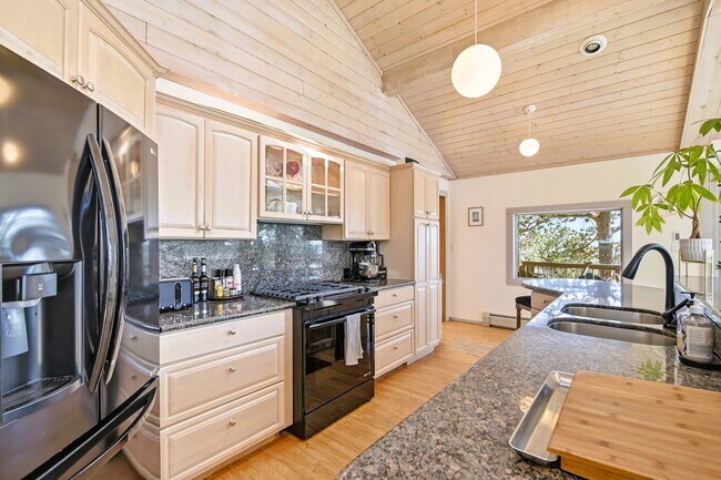 Building Photo - 499 Pine Song Trail