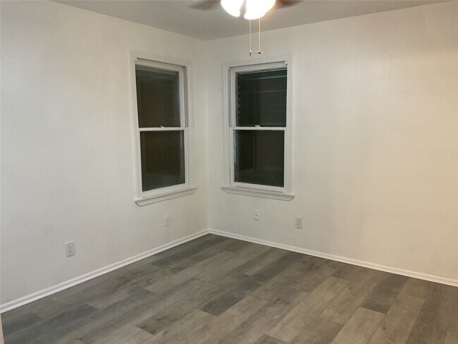 Building Photo - 5728 Sylvia Dr