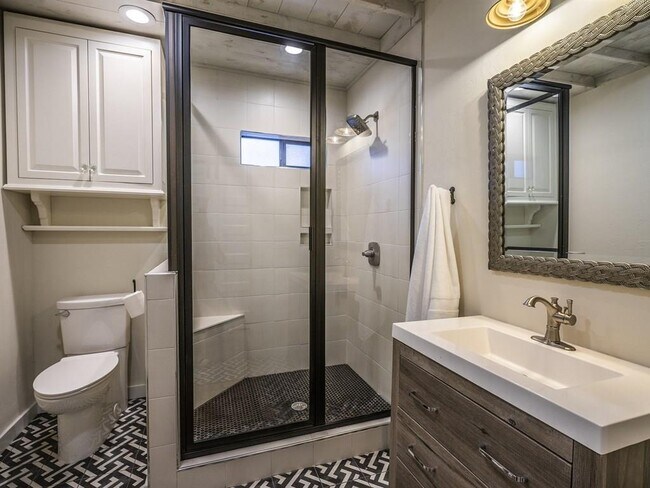 Building Photo - 2721 NW 19th St