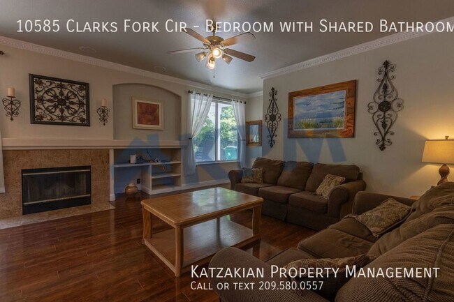 Building Photo - Bedroom with Shared Bathroom & Garage Space