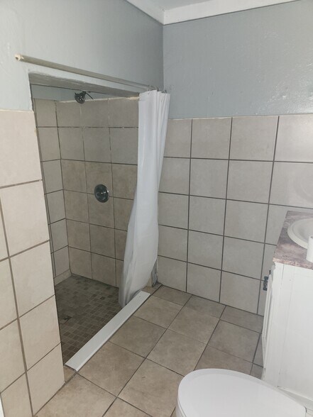 Building Photo - 228 S Pine St