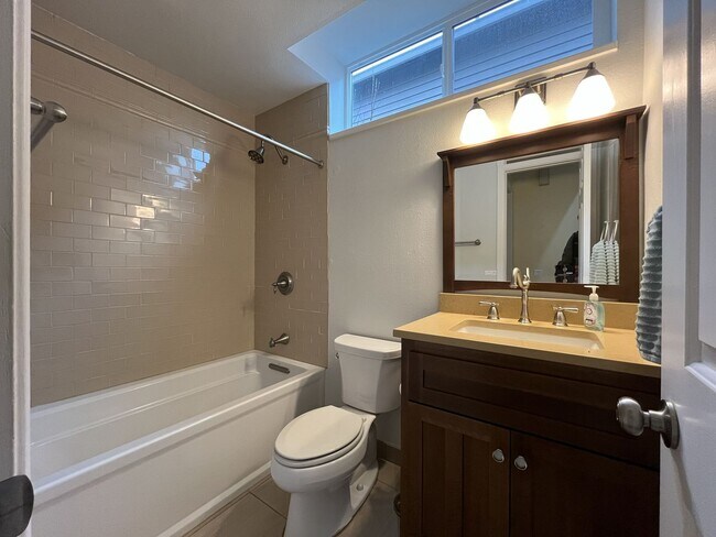 Building Photo - Stunning Lake Oswego Home with Outdoor Retreat, Vaulted Ceilings & Walk-In Closet