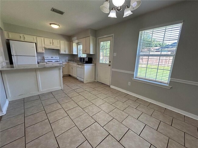 Building Photo - 6626 Woodside Ct E