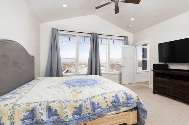 Building Photo - **Charming Home in Provo, UT 84401 – Avail...