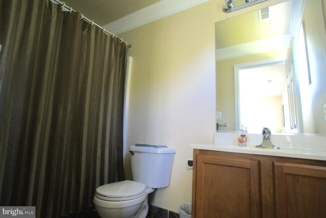 Building Photo - 104 Eastside Ln