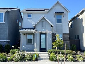 Building Photo - The Cove - Natomas 2 Story 3 bed 3 full baths